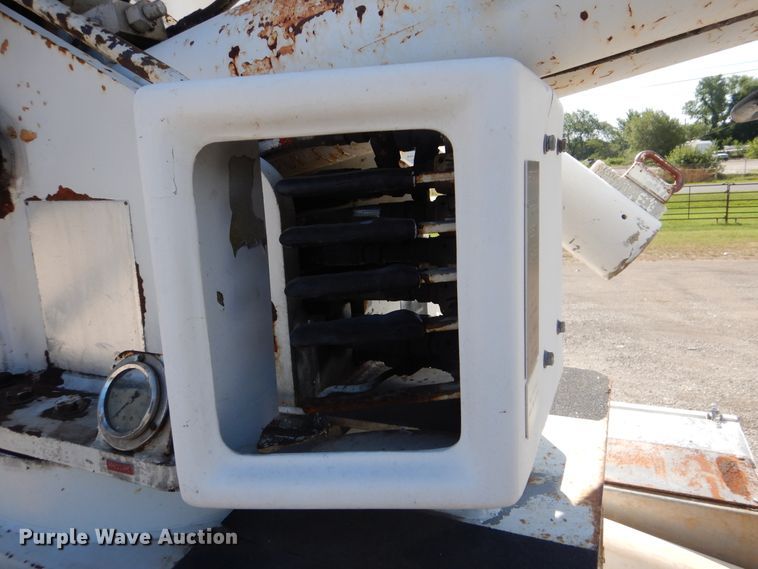 image for item GM9088 2011 Freightliner Business Class M2  bucket truck