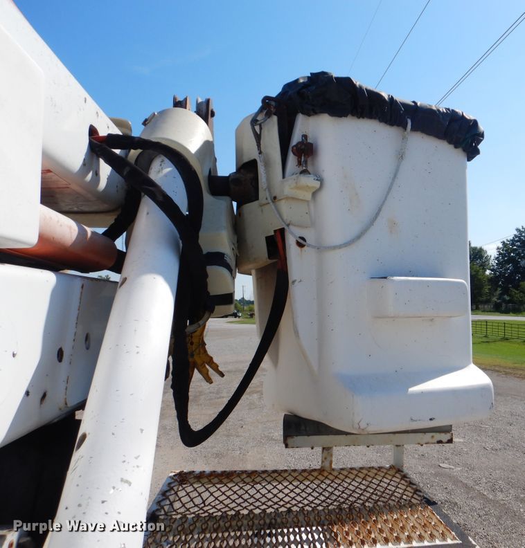 image for item GM9088 2011 Freightliner Business Class M2  bucket truck