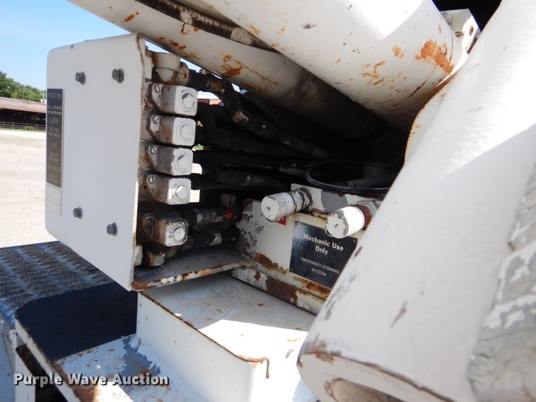 image for item GM9088 2011 Freightliner Business Class M2  bucket truck