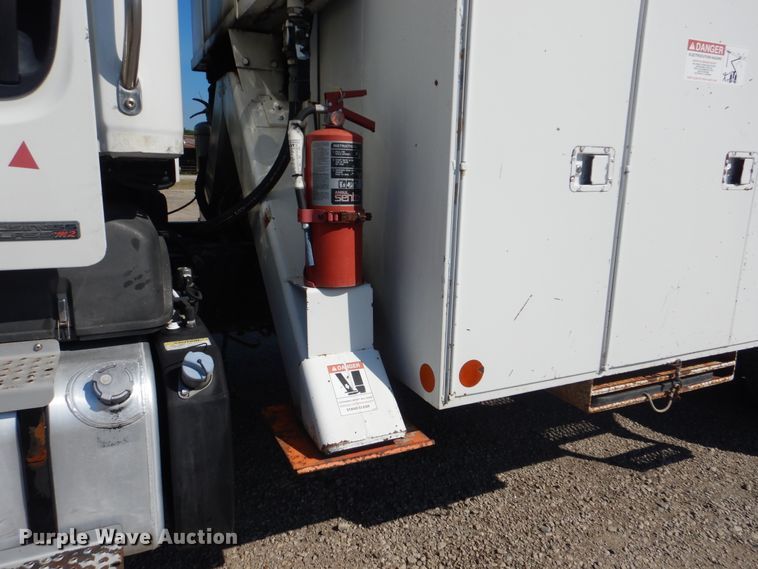 image for item GM9088 2011 Freightliner Business Class M2  bucket truck