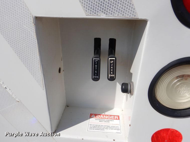 image for item GM9088 2011 Freightliner Business Class M2  bucket truck