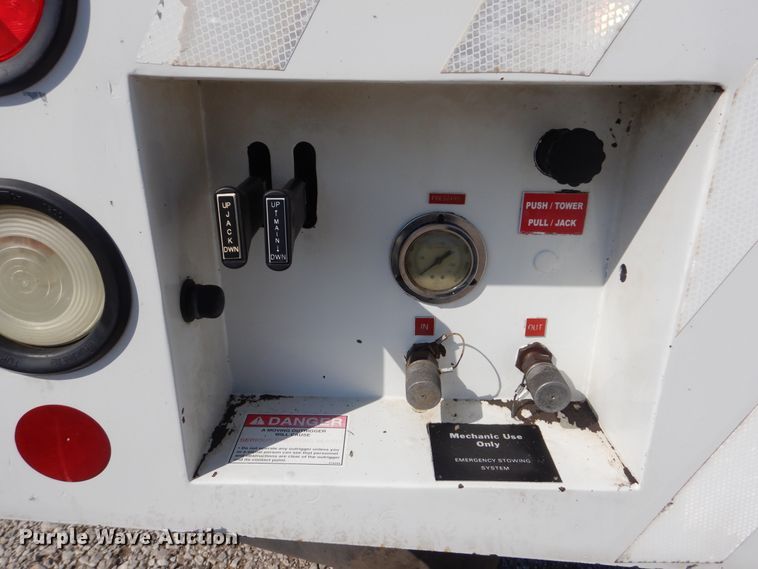 image for item GM9088 2011 Freightliner Business Class M2  bucket truck