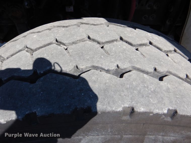 image for item GM9088 2011 Freightliner Business Class M2  bucket truck