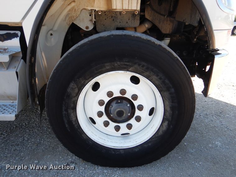 image for item GM9088 2011 Freightliner Business Class M2  bucket truck