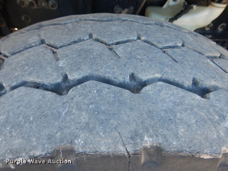 image for item GM9088 2011 Freightliner Business Class M2  bucket truck