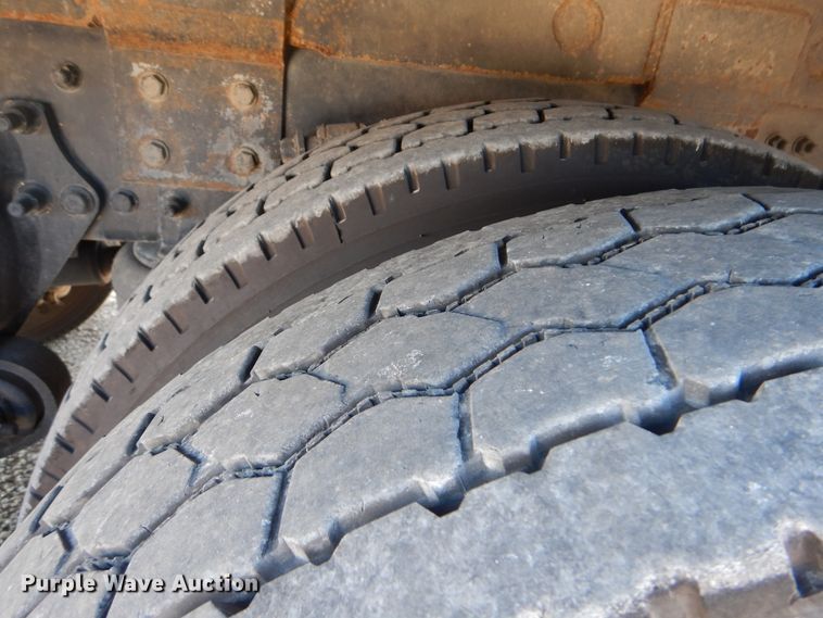 image for item GM9088 2011 Freightliner Business Class M2  bucket truck