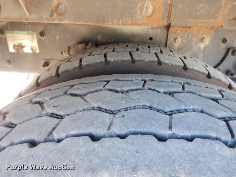 image for item GM9088 2011 Freightliner Business Class M2  bucket truck