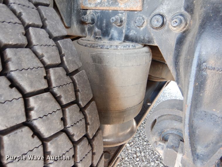 image for item GM9088 2011 Freightliner Business Class M2  bucket truck