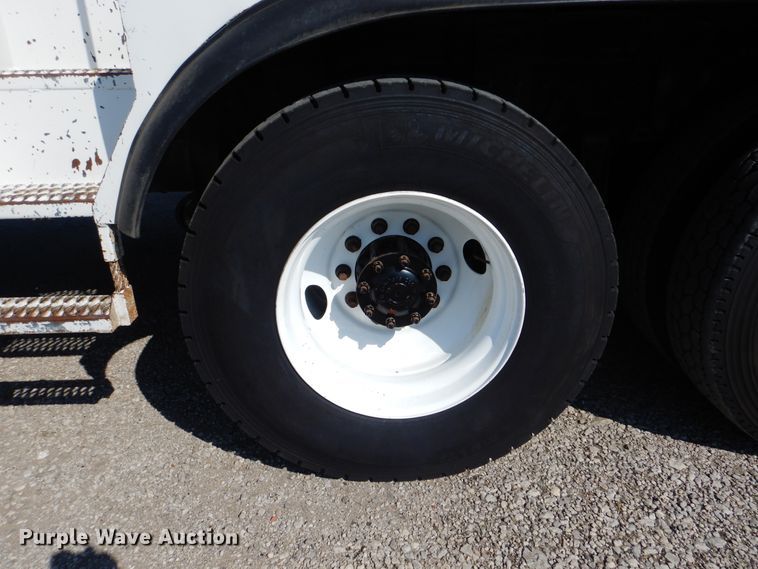 image for item GM9088 2011 Freightliner Business Class M2  bucket truck