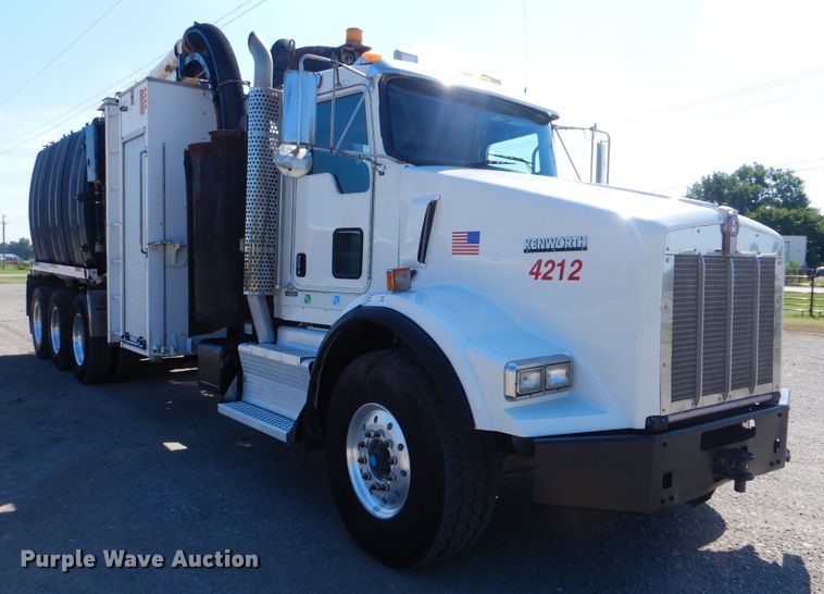 image for item GM9089 2012 Kenworth T800  vacuum excavation truck
