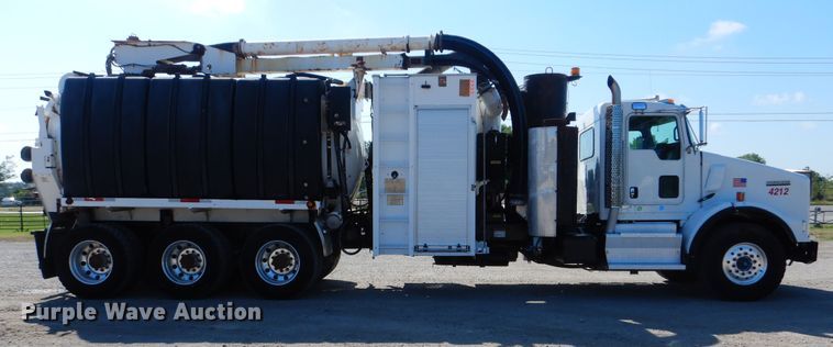 image for item GM9089 2012 Kenworth T800  vacuum excavation truck
