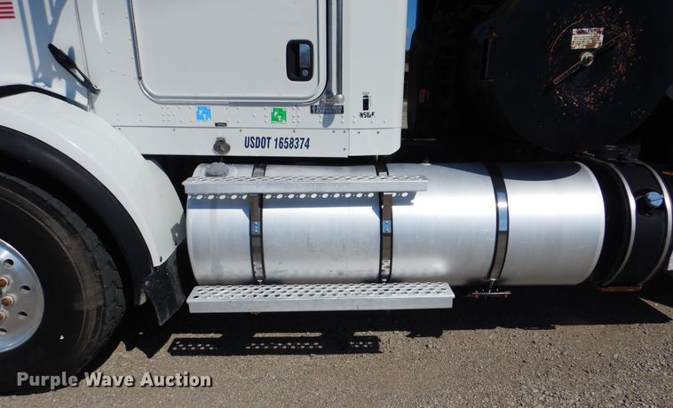image for item GM9089 2012 Kenworth T800  vacuum excavation truck