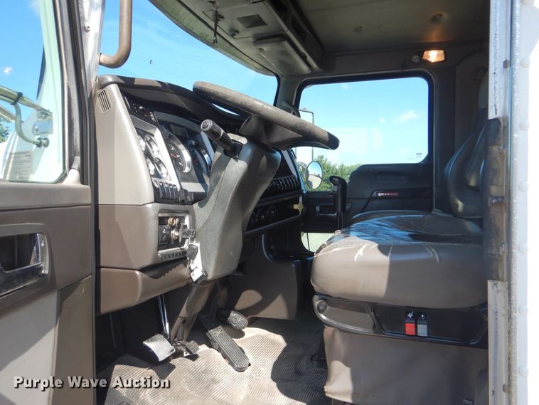 image for item GM9089 2012 Kenworth T800  vacuum excavation truck