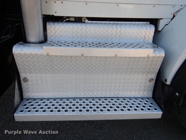 image for item GM9089 2012 Kenworth T800  vacuum excavation truck