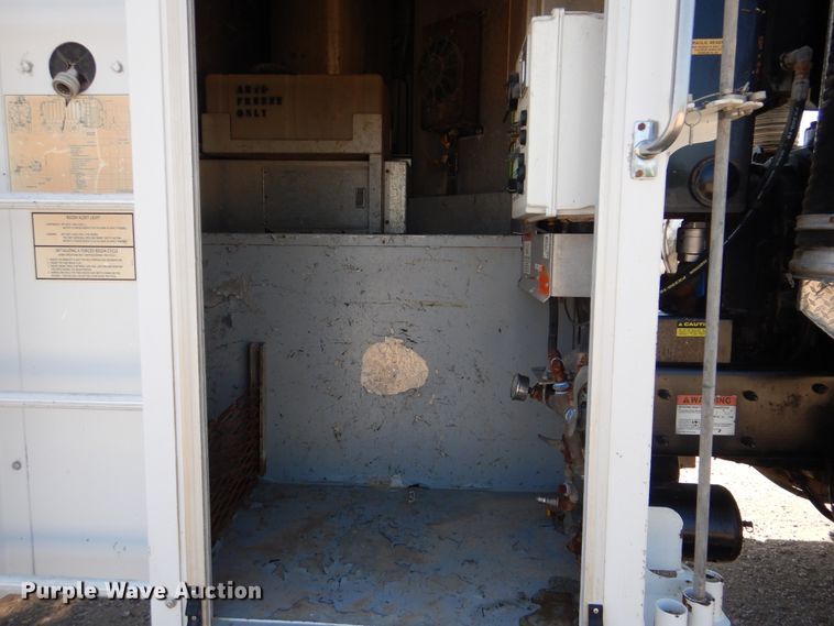 image for item GM9089 2012 Kenworth T800  vacuum excavation truck