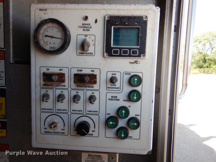 image for item GM9089 2012 Kenworth T800  vacuum excavation truck