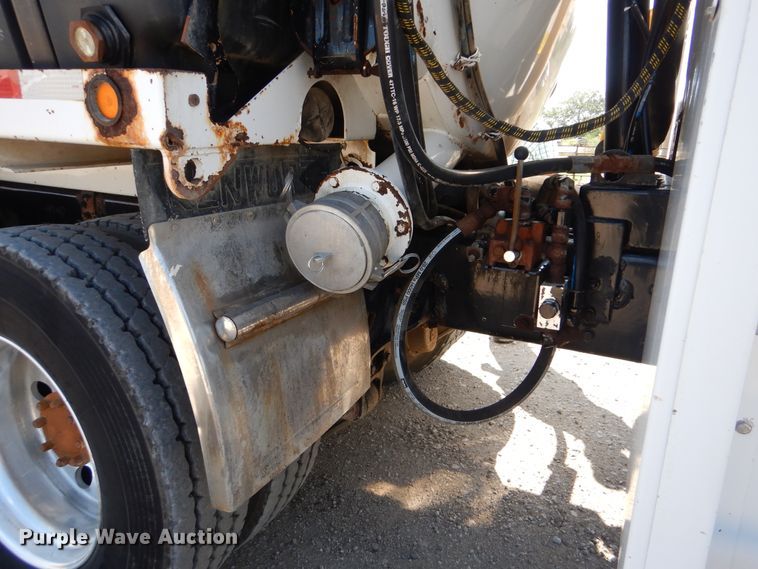 image for item GM9089 2012 Kenworth T800  vacuum excavation truck