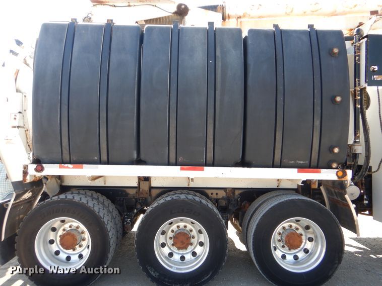 image for item GM9089 2012 Kenworth T800  vacuum excavation truck