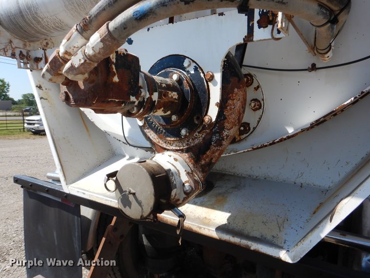 image for item GM9089 2012 Kenworth T800  vacuum excavation truck