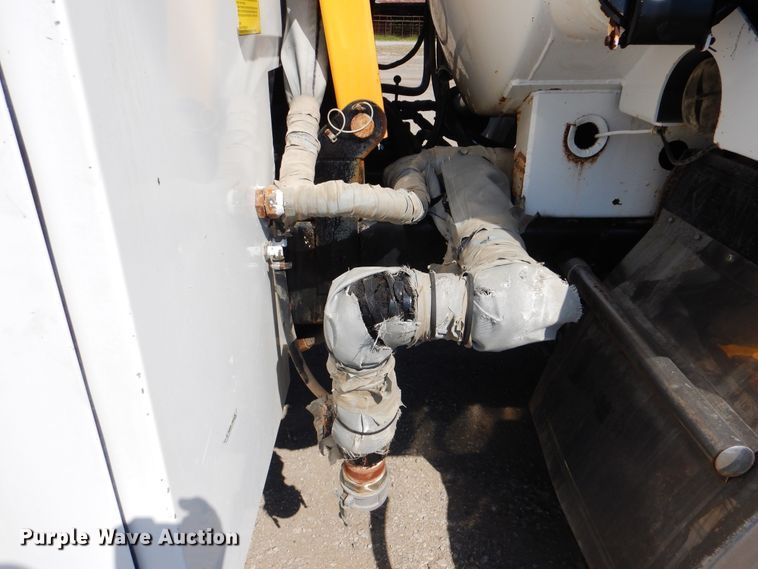 image for item GM9089 2012 Kenworth T800  vacuum excavation truck