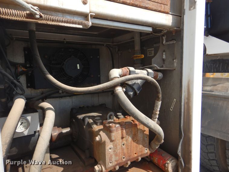 image for item GM9089 2012 Kenworth T800  vacuum excavation truck