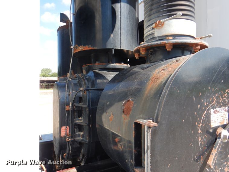 image for item GM9089 2012 Kenworth T800  vacuum excavation truck