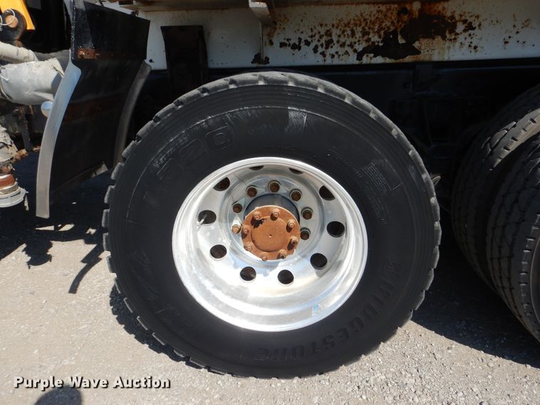 image for item GM9089 2012 Kenworth T800  vacuum excavation truck