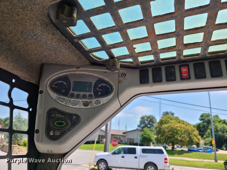 image for item GP9232 2009 Bobcat T110  tracked skid steer loader