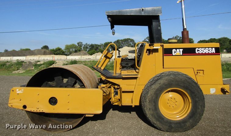 image for item GQ9056 1993 Caterpillar CS563A  vibratory single drum roller