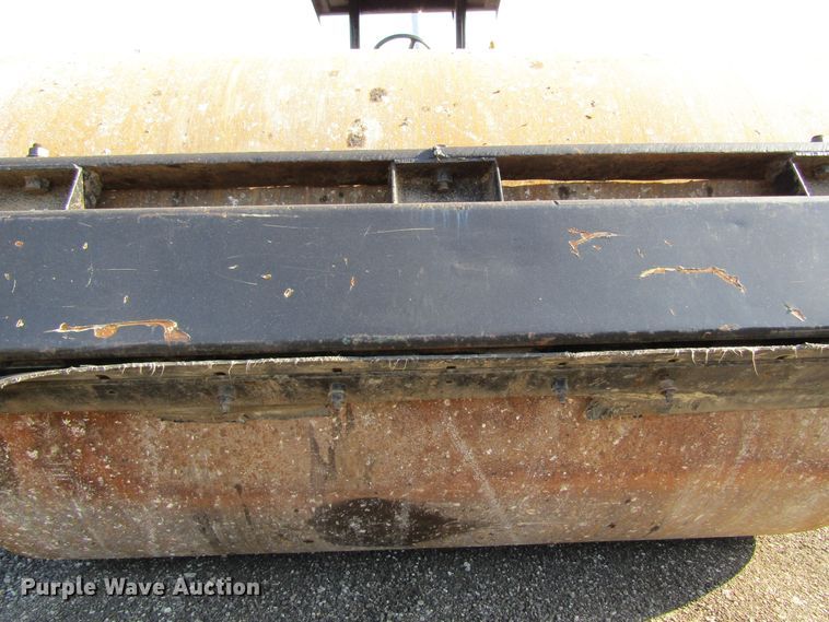 image for item GQ9056 1993 Caterpillar CS563A  vibratory single drum roller