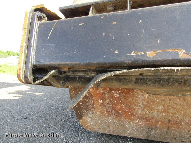 image for item GQ9056 1993 Caterpillar CS563A  vibratory single drum roller