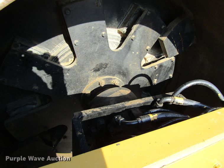 image for item GQ9056 1993 Caterpillar CS563A  vibratory single drum roller