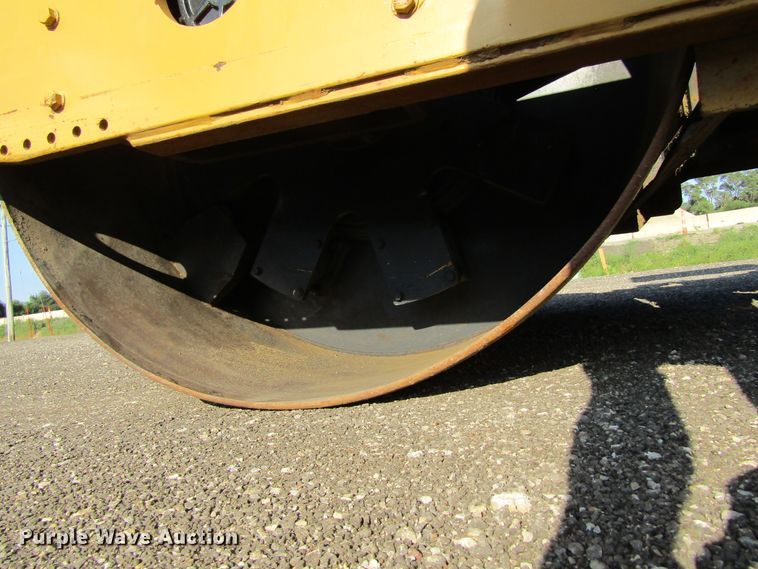 image for item GQ9056 1993 Caterpillar CS563A  vibratory single drum roller