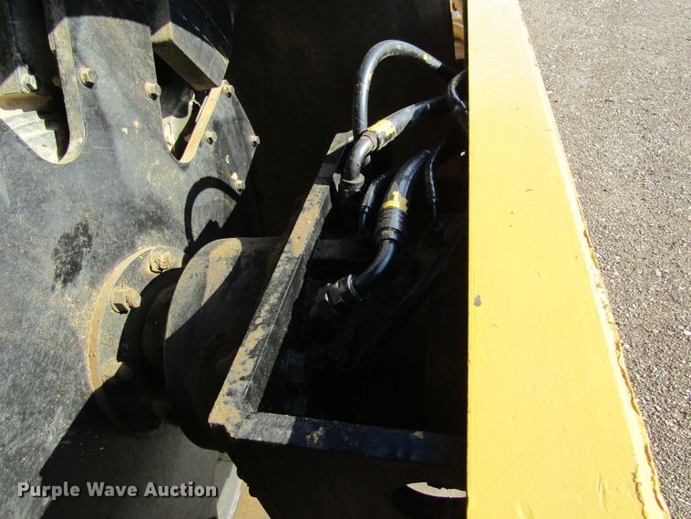 image for item GQ9056 1993 Caterpillar CS563A  vibratory single drum roller