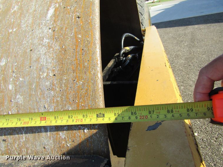 image for item GQ9056 1993 Caterpillar CS563A  vibratory single drum roller