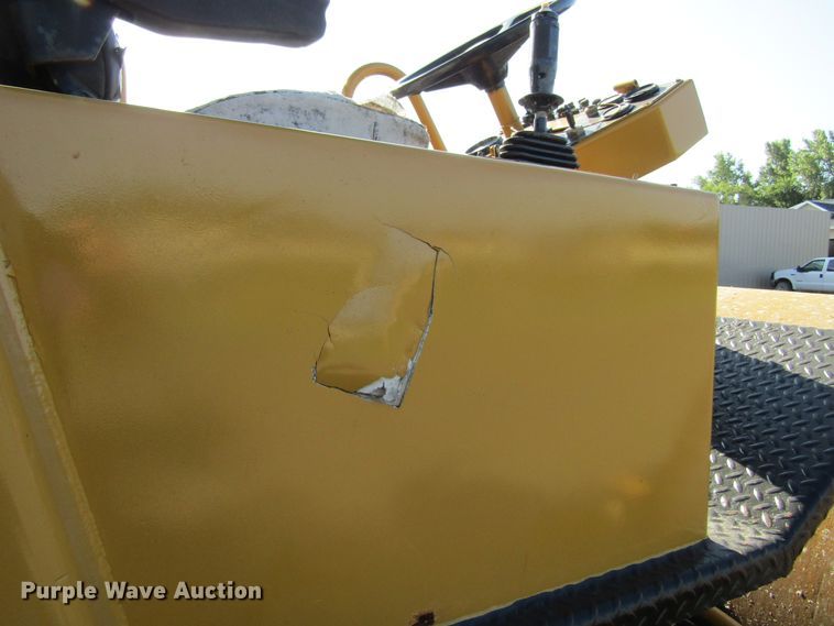 image for item GQ9056 1993 Caterpillar CS563A  vibratory single drum roller