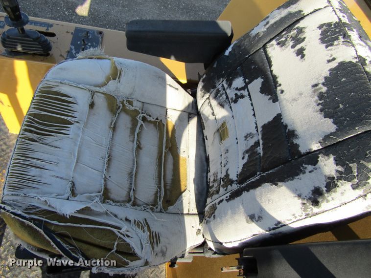 image for item GQ9056 1993 Caterpillar CS563A  vibratory single drum roller