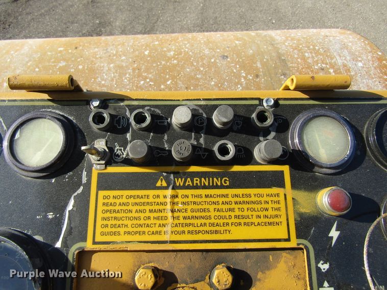 image for item GQ9056 1993 Caterpillar CS563A  vibratory single drum roller