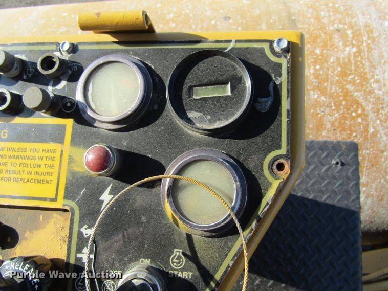 image for item GQ9056 1993 Caterpillar CS563A  vibratory single drum roller