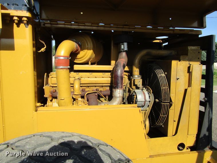 image for item GQ9056 1993 Caterpillar CS563A  vibratory single drum roller