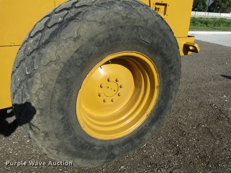 image for item GQ9056 1993 Caterpillar CS563A  vibratory single drum roller