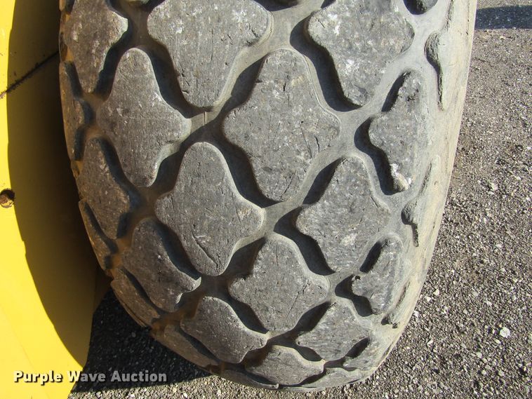 image for item GQ9056 1993 Caterpillar CS563A  vibratory single drum roller