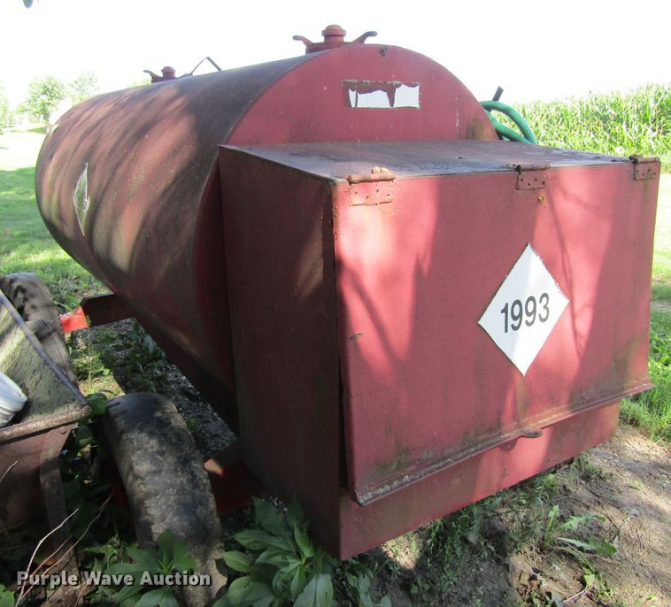 image for item GQ9071 1,100 gallon fuel tank