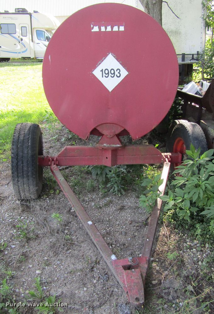 image for item GQ9071 1,100 gallon fuel tank