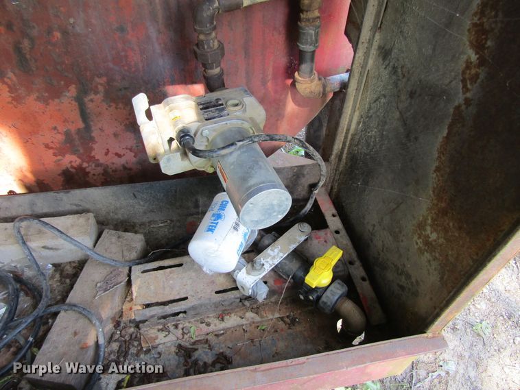image for item GQ9071 1,100 gallon fuel tank