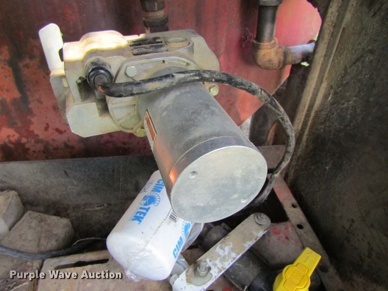 image for item GQ9071 1,100 gallon fuel tank