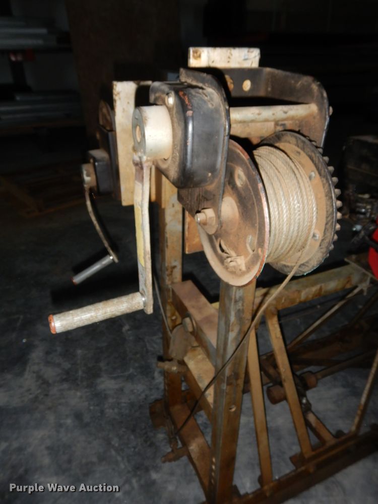 image for item GQ9749 42' vibratory screed