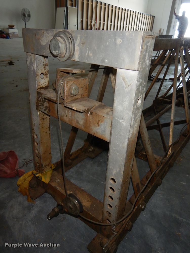 image for item GQ9749 42' vibratory screed