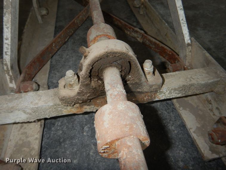 image for item GQ9749 42' vibratory screed