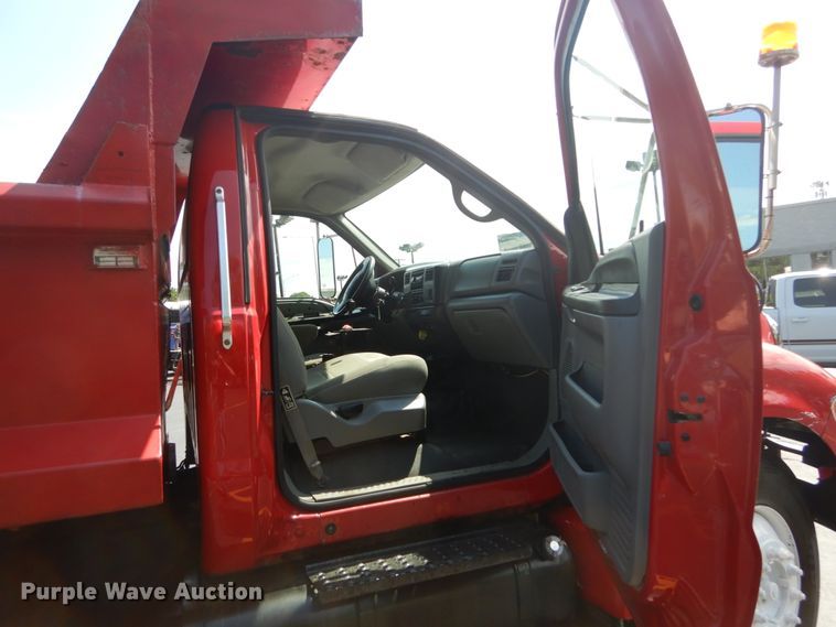 image for item GV9170 2006 Ford F650 Super Duty XLT  dump truck